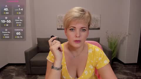 Snapshot of julia_wilsons chatting on 12.15.24 Julia online show from 12.15.24