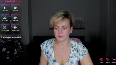 Snapshot of julia_wilsons chatting on 12.17.24 Julia online show from 12.17.24