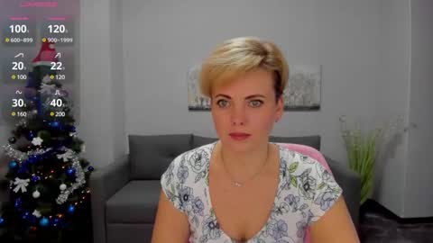 Snapshot of julia_wilsons chatting on 12.18.24 Julia online show from 12.18.24