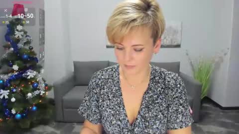 Snapshot of julia_wilsons chatting on 12.22.24 Julia online show from 12.22.24