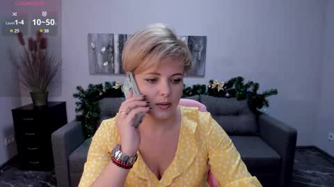 Snapshot of julia_wilsons chatting on 01.02.25 Julia online show from 01.02.25