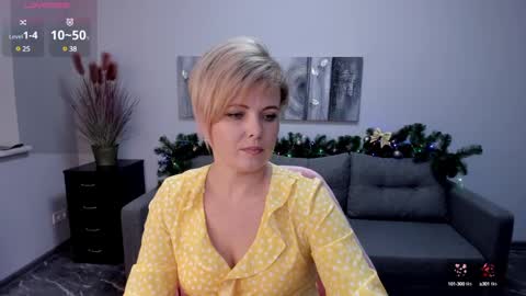 Snapshot of julia_wilsons chatting on 01.02.25 Julia online show from 01.02.25