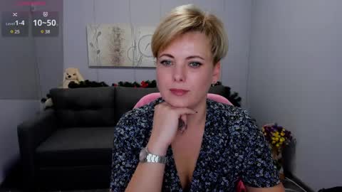 Snapshot of julia_wilsons chatting on 01.08.25 Julia online show from 01.08.25