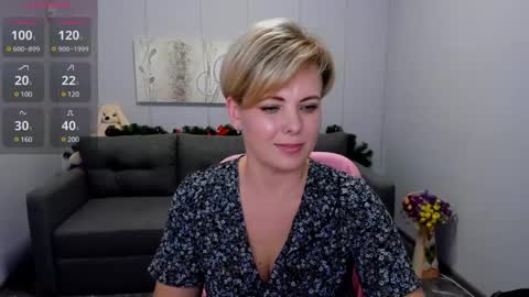 Snapshot of julia_wilsons chatting on 01.08.25 Julia online show from 01.08.25