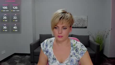 Snapshot of julia_wilsons chatting on 01.11.25 Julia online show from 01.11.25