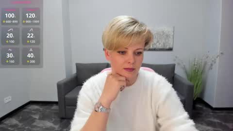 Snapshot of julia_wilsons chatting on 01.16.25 Julia online show from 01.16.25