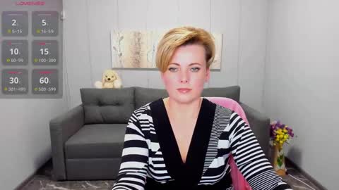 Snapshot of julia_wilsons chatting on 01.27.25 Julia online show from 01.27.25