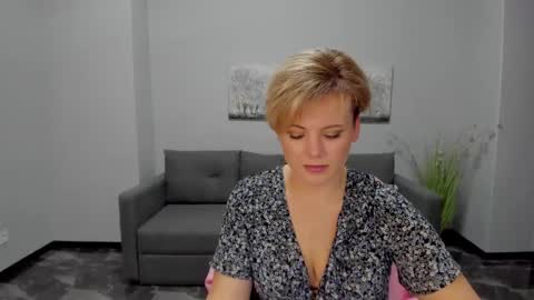 Snapshot of julia_wilsons chatting on 01.28.25 Julia online show from 01.28.25