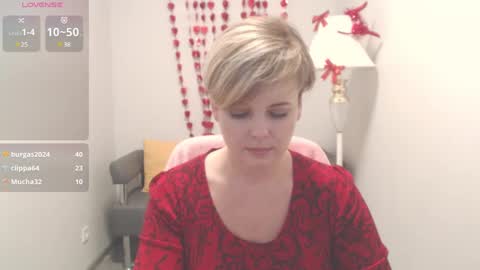 Snapshot of julia_wilsons chatting on 02.10.25 Julia online show from 02.10.25