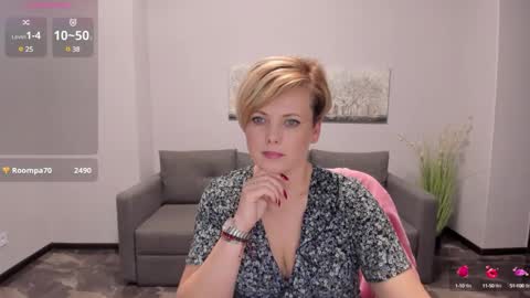 Snapshot of julia_wilsons chatting on 02.11.25 Julia online show from 02.11.25