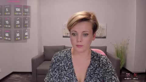 Snapshot of julia_wilsons chatting on 02.11.25 Julia online show from 02.11.25