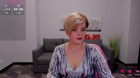 Snapshot of julia_wilsons chatting on 02.17.25 Julia online show from 02.17.25