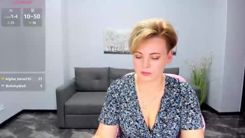 Snapshot of julia_wilsons chatting on 03.09.25 Julia online show from 03.09.25