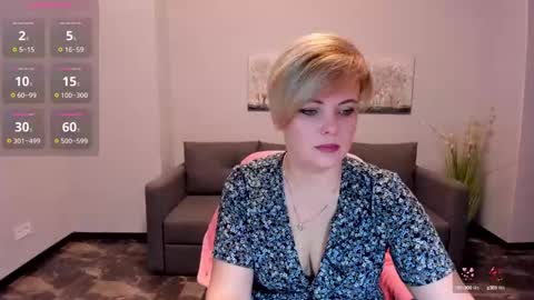 Snapshot of julia_wilsons chatting on 03.10.25 Julia online show from 03.10.25