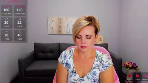 Snapshot of julia_wilsons chatting on 09.09.25 Julia online show from 09.09.25