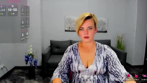 Snapshot of julia_wilsons chatting on 09.21.25 Julia online show from 09.21.25