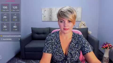 Snapshot of julia_wilsons chatting on 10.01.25 Julia online show from 10.01.25