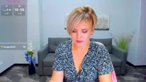 Snapshot of julia_wilsons chatting on 10.22.25 Julia online show from 10.22.25