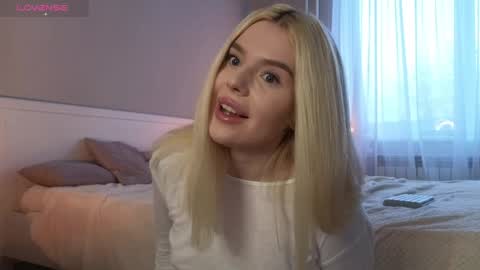 Snapshot of juliacontrol chatting on 12.23.24 Molly online show from 12.23.24