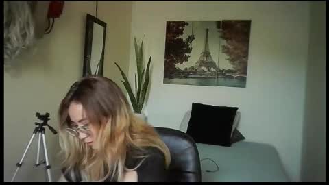 JuliaMack online show from 10.27.25