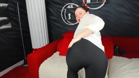 juliamillss online show from 09.18.25