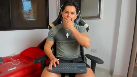 julian_wallace online show from 02.25.26