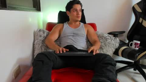 julian_wallace online show from 04.15.26