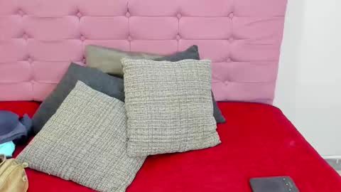 Juliana online show from 11.04.25