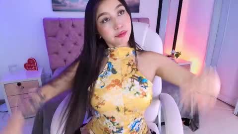 Snapshot of julianaa_castro chatting on 09.17.25 JULIANA CASTRO online show from 09.17.25