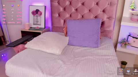 Snapshot of julianaarboleda chatting on 12.23.24 Juli online show from 12.23.24