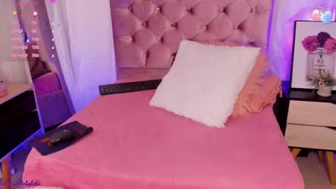 Snapshot of julianaarboleda chatting on 02.12.25 Juli online show from 02.12.25