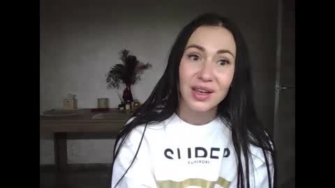 julianagold1 online show from 12.15.24