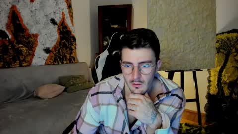 Snapshot of juliandylan chatting on 12.10.24 JulianDylan online show from 12.10.24