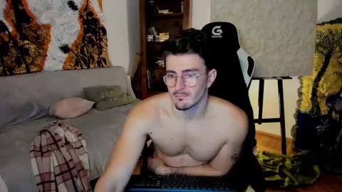 Snapshot of juliandylan chatting on 12.10.24 JulianDylan online show from 12.10.24