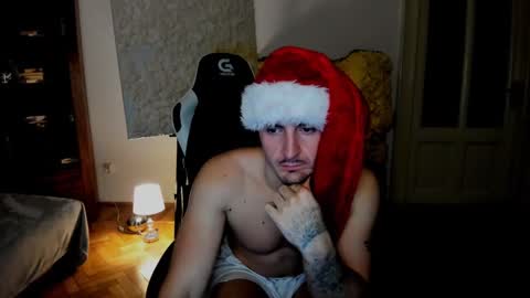 Snapshot of juliandylan chatting on 12.11.24 JulianDylan online show from 12.11.24