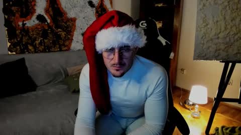 Snapshot of juliandylan chatting on 12.12.24 JulianDylan online show from 12.12.24