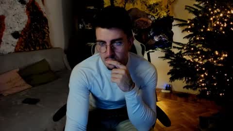 Snapshot of juliandylan chatting on 12.19.24 JulianDylan online show from 12.19.24