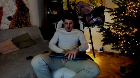 Snapshot of juliandylan chatting on 12.19.24 JulianDylan online show from 12.19.24