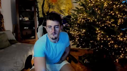 Snapshot of juliandylan chatting on 12.20.24 JulianDylan online show from 12.20.24