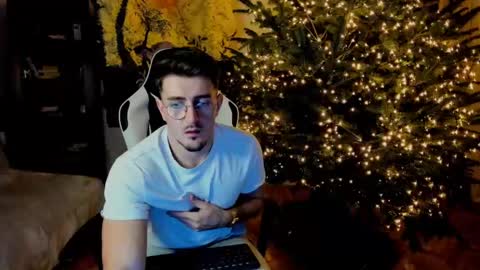 Snapshot of juliandylan chatting on 12.21.24 JulianDylan online show from 12.21.24