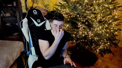 Snapshot of juliandylan chatting on 12.22.24 JulianDylan online show from 12.22.24