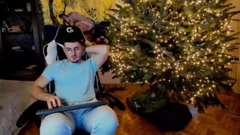 Snapshot of juliandylan chatting on 12.23.24 JulianDylan online show from 12.23.24