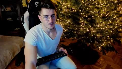 Snapshot of juliandylan chatting on 12.25.24 JulianDylan online show from 12.25.24