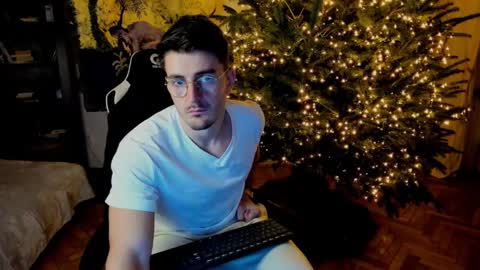 Snapshot of juliandylan chatting on 12.26.24 JulianDylan online show from 12.26.24