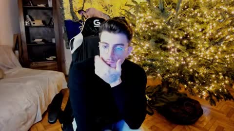 Snapshot of juliandylan chatting on 12.27.24 JulianDylan online show from 12.27.24