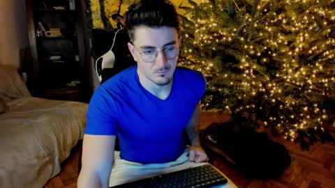 Snapshot of juliandylan chatting on 12.28.24 JulianDylan online show from 12.28.24