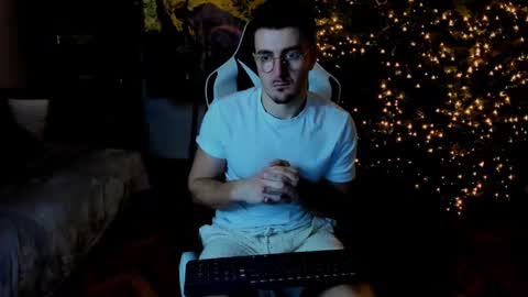Snapshot of juliandylan chatting on 12.29.24 JulianDylan online show from 12.29.24