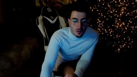 Snapshot of juliandylan chatting on 12.31.24 JulianDylan online show from 12.31.24