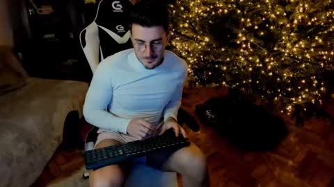Snapshot of juliandylan chatting on 12.31.24 JulianDylan online show from 12.31.24