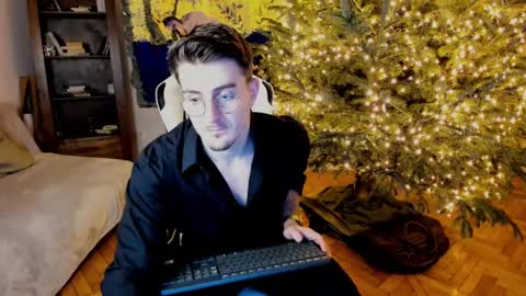 Snapshot of juliandylan chatting on 12.31.24 JulianDylan online show from 12.31.24